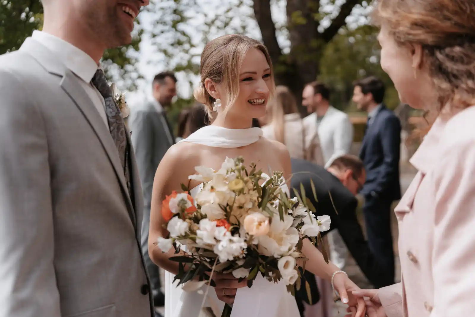 hochzeit seehaus riederau braut brautstrauss sektempfang glückwünsche